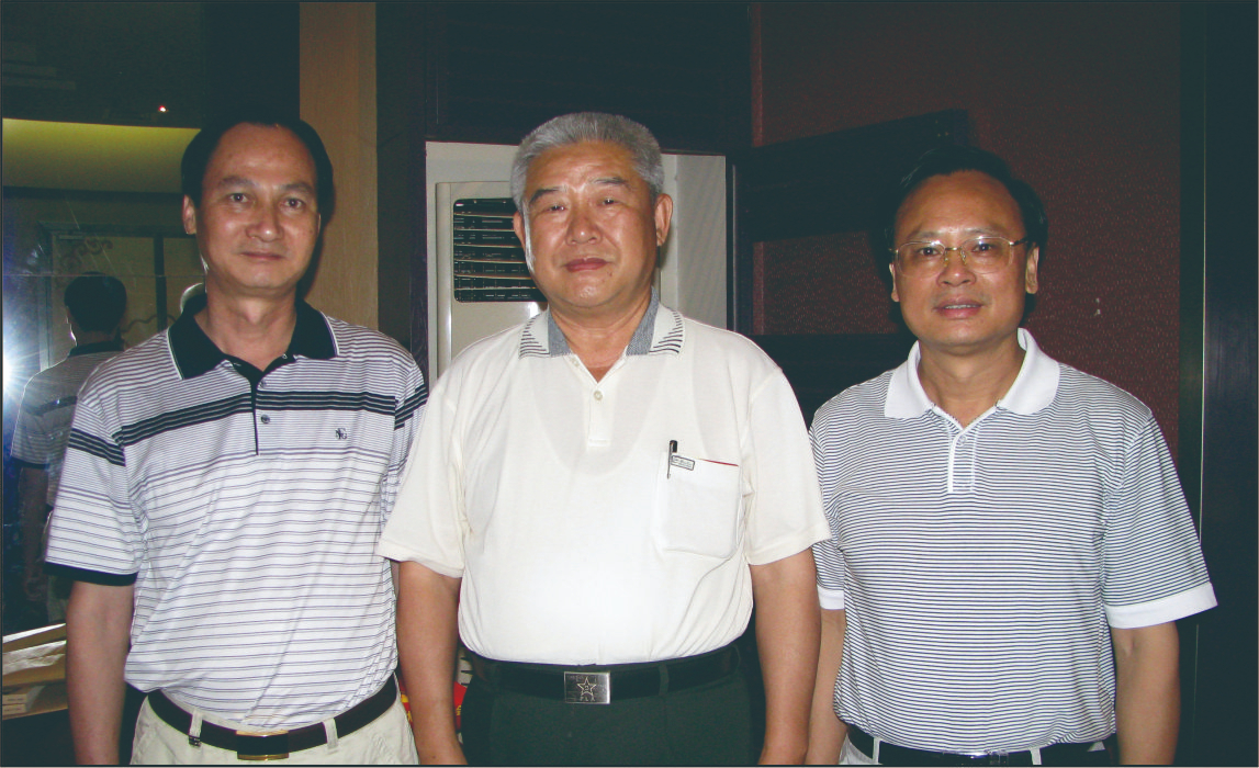 廣西區(qū)發(fā)改委領(lǐng)導(dǎo)陪同中國(guó)人民解放軍總參謀部政治部主任賈雪陽(yáng)軍（照片中）到公司實(shí)地考察，并給予“好安節(jié)電器”高度評(píng)價(jià)